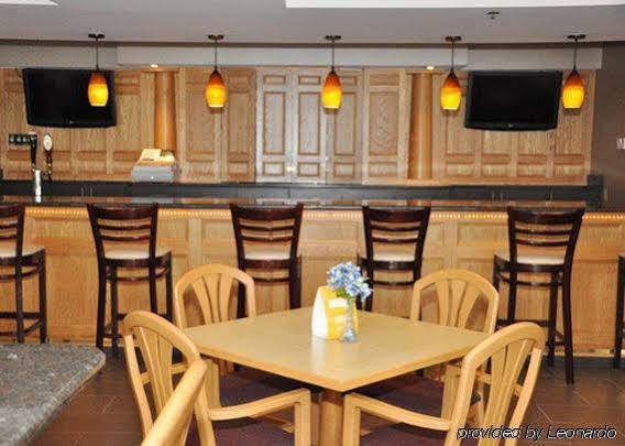 Comfort & Sturbridge-brimfield Hotel 3*