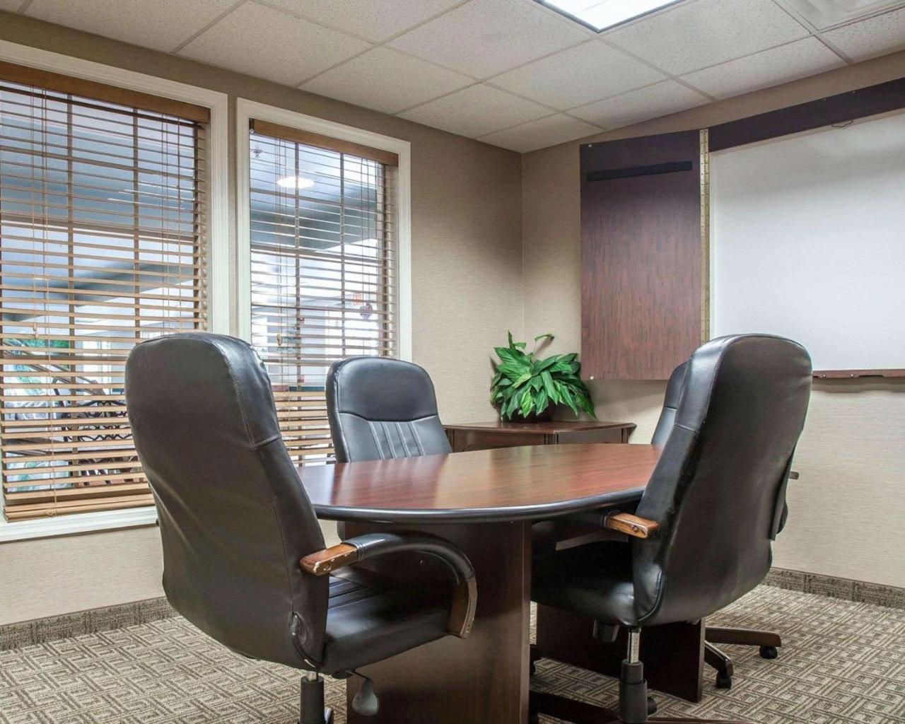 Comfort Inn&suites Sturbridge-brimfield Hotel 3*